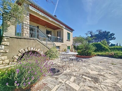 /international/fr/villeneuve-les-avignon-languedoc-roussillon-310100360987/