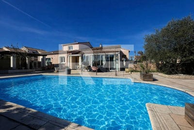/international/fr/garons-languedoc-roussillon-310106068445/