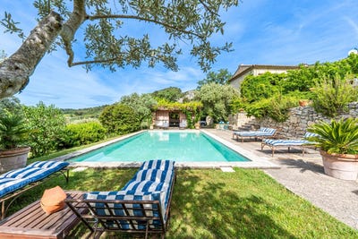 /international/fr/lourmarin-hh-15413263-lourmarin-provence-alpes-cote-d-azur-310100955431/