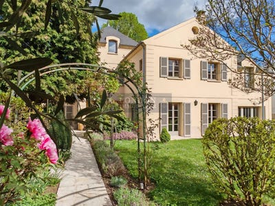 /international/fr/versailles-ile-de-france-310107565046/