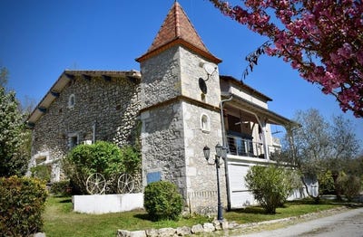 /international/fr/laroque-timbaut-aquitaine-310100387827/