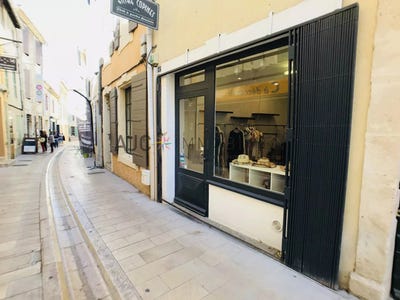 /international/fr/saint-remy-de-provence-provence-alpes-cote-d-azur-310119547107/