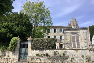 /international/fr/saintes-charente-310108953782/?lang=id