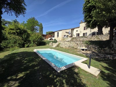 /international/fr/sauveterre-de-guyenne-aquitaine-310108329856/