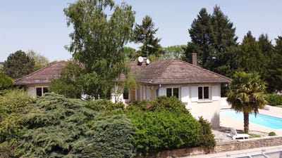 /international/fr/ladoix-serrigny-burgundy-310100376294/