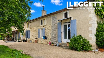 /international/fr/montbron-charente-310107675433/