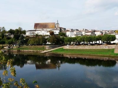 /international/fr/guitres-aquitaine-310106082645/