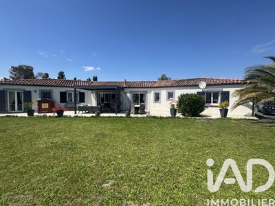/international/fr/villeneuve-les-montreal-languedoc-roussillon-310106417655/