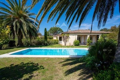 /international/fr/grimaud-provence-alpes-cote-d-azur-310108405738/