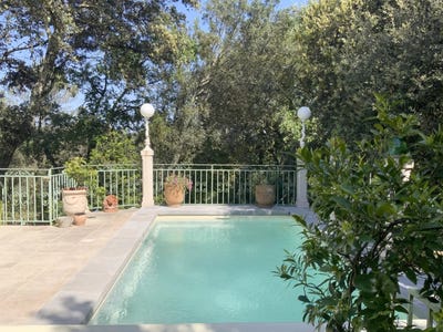 /international/fr/uzes-aquitaine-310108623822/