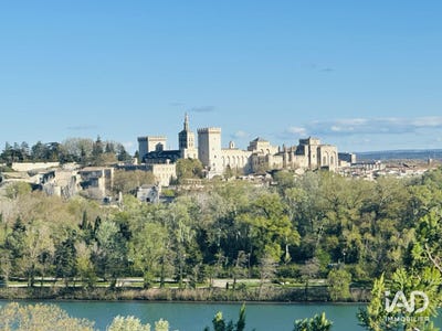 /international/fr/villeneuve-les-avignon-languedoc-roussillon-310107579177/