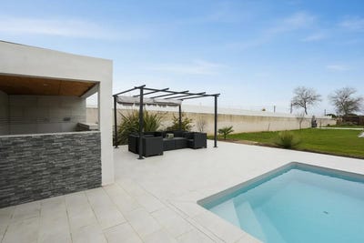 /international/fr/pezens-languedoc-roussillon-310107972737/