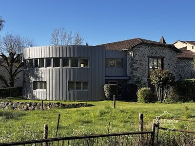 /international/fr/saint-etienne-de-maurs-auvergne-310108035354/