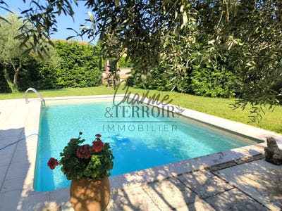 /international/fr/uzes-languedoc-roussillon-310109177219/