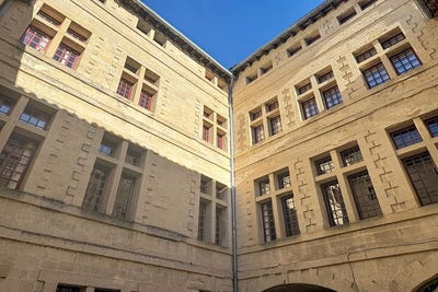 /international/fr/uzes-languedoc-roussillon-310107950887/