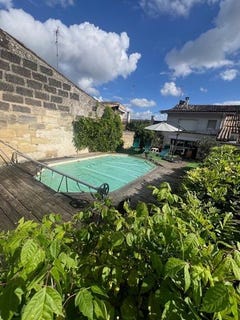 /international/fr/guitres-aquitaine-120096088953/