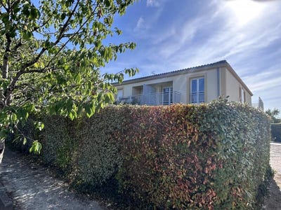 /international/fr/saint-quentin-de-baron-aquitaine-310109219525/