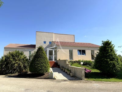 /international/fr/la-jonchre-pays-de-la-loire-310104463847/