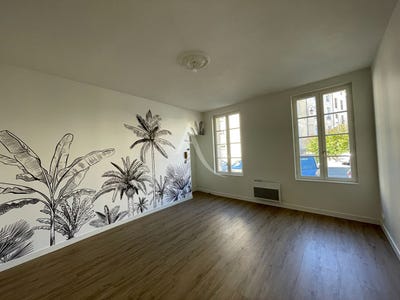 /international/fr/fontenay-le-comte-pays-de-la-loire-310108697705/