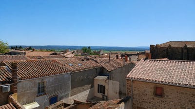 /international/fr/azille-languedoc-roussillon-310107623485/