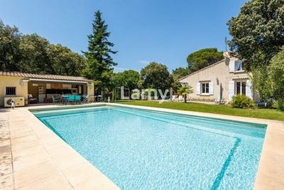 /international/fr/uchaux-provence-alpes-cote-d-azur-310100377857/
