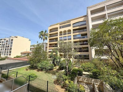 /international/fr/juan-les-pins-provence-alpes-cote-d-azur-310101486977/?lang=id