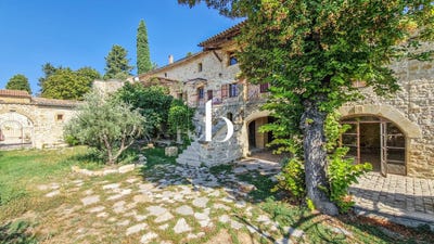 /international/fr/uzes-languedoc-roussillon-310100937373/?lang=zh-cn