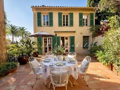 /international/fr/grimaud-provence-alpes-cote-d-azur-310100708037/