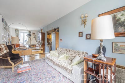 /international/fr/versailles-ile-de-france-310108926513/