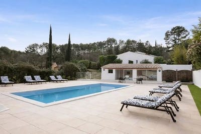 /international/fr/salernes-provence-alpes-cote-d-azur-310108459017/