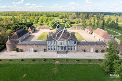 /international/fr/moulins-auvergne-310107625190/