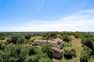 /international/fr/uzes-hh-15873494-uzes-languedoc-roussillon-310101227922/?lang=en