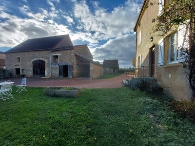 /international/fr/15-route-de-corson-saint-laurent-en-brionnais-burgundy-310105943582/
