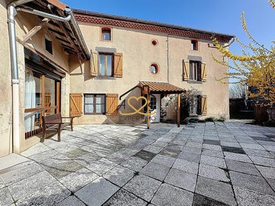 /international/fr/saint-julien-de-coppel-auvergne-310100387876/?lang=zh-cn