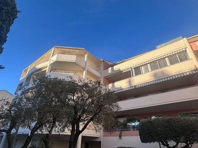 /international/fr/saint-raphael-provence-alpes-cote-d-azur-310108465333/