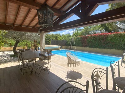/international/fr/uzes-languedoc-roussillon-310108593230/