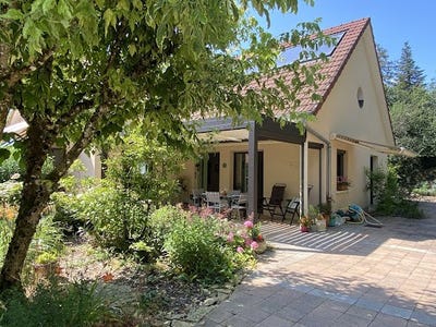 /international/fr/savigny-les-beaune-burgundy-310099651374/