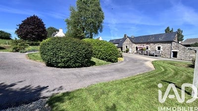 /international/fr/le-cloitre-pleyben-brittany-310108323470/