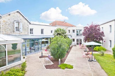 /international/fr/saint-jean-d-angle-charente-310098878457/