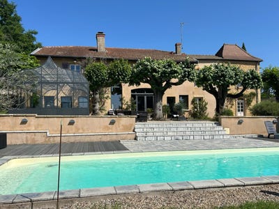 /international/fr/charlieu-rhone-310107760397/