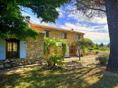/international/fr/fox-amphoux-provence-alpes-cote-d-azur-310100495179/