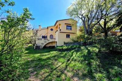 /international/fr/arles-sur-tech-languedoc-roussillon-310107069002/