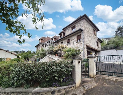 /international/fr/aurillac-auvergne-310108277455/