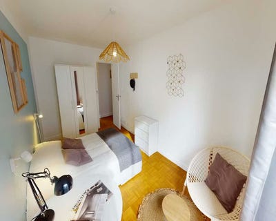 /international/fr/rue-roger-bacon-paris-ile-de-france-310109018132/