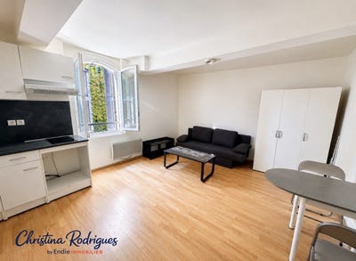 /international/fr/lorgues-provence-alpes-cote-d-azur-310109862868/
