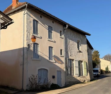 /international/fr/bonnes-charente-310104426791/?lang=th