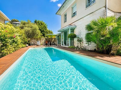 /international/fr/bordeaux-aquitaine-310108453294/
