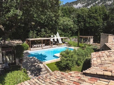 /international/fr/robion-provence-alpes-cote-d-azur-310100935287/