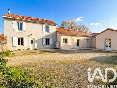/international/fr/la-ferriere-en-parthenay-charente-310108778667/