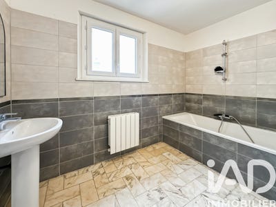 /international/fr/villeneuve-sur-yonne-burgundy-310108051387/